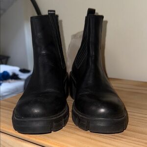 STEVE MADDEN Black Leather Combat Boots with Matte Finish